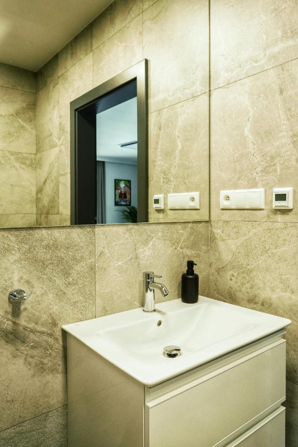 Apartamenty Centrum Park Twardowskiego 4 เจโลนากูรา ภายนอก รูปภาพ